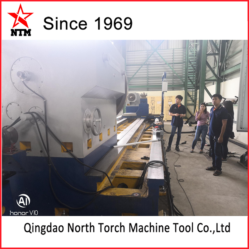 我司工程師成功完成我司生產(chǎn)的重型機(jī)械臥式車床CG61200*8000/40T 的安裝，調(diào)試與培訓(xùn)